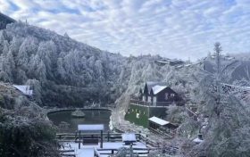 初冬的顶级浪漫，镇巴草坝的雪景云海缩略图